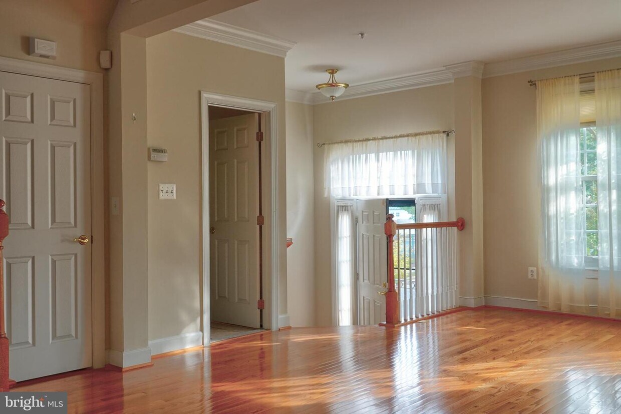 Foto principal - 1005 Crestfield Dr