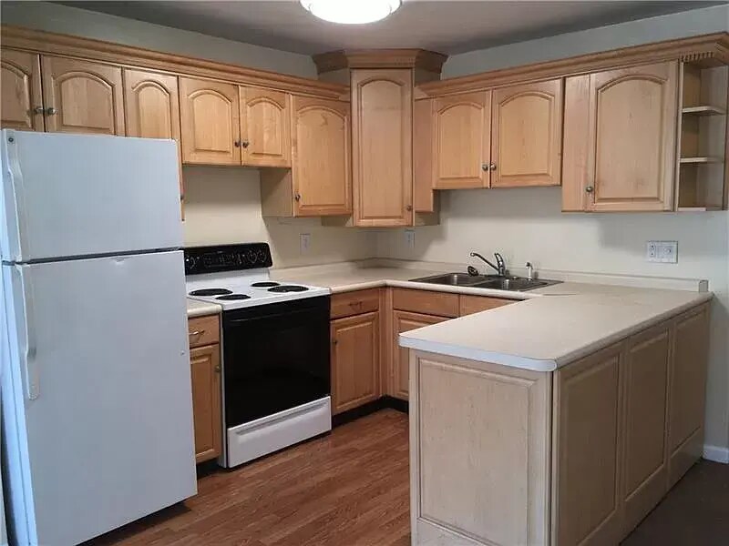 Kitchen - 1601 Virginia Ave
