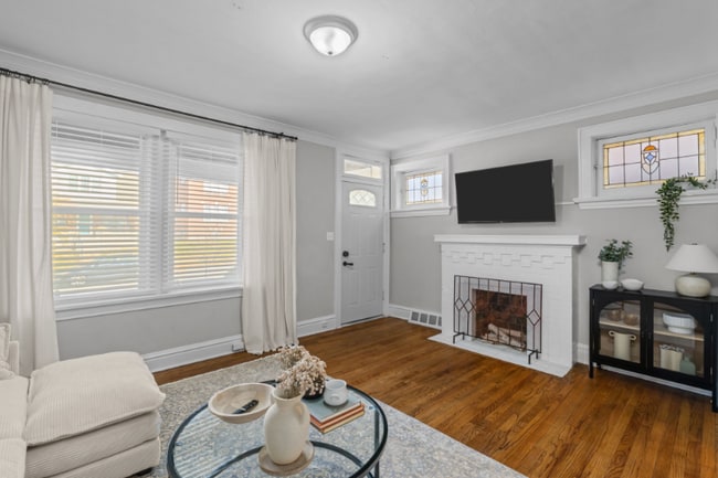 Foto del edificio - 5342 Itaska St