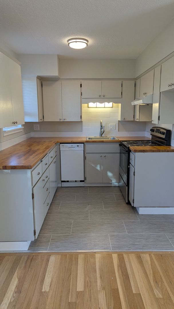 Building Photo - 3802/3804 Lincoln Avenue