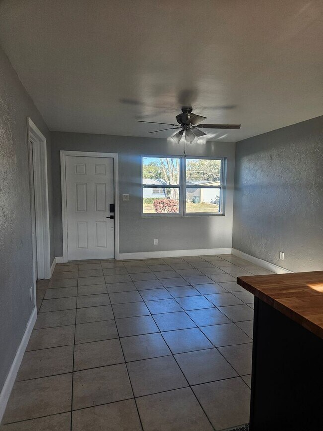 Building Photo - 3 bedroom 2 bath home