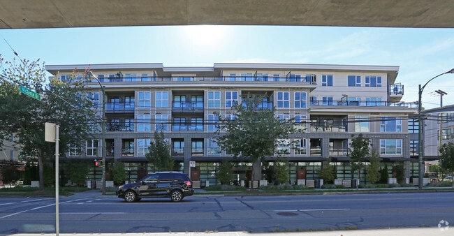 Building Photo - Porter