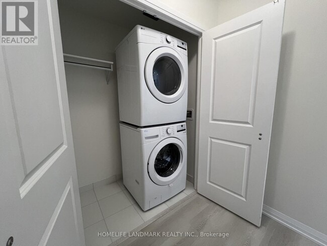 Photo du bâtiment - 3260 Sheppard Ave E