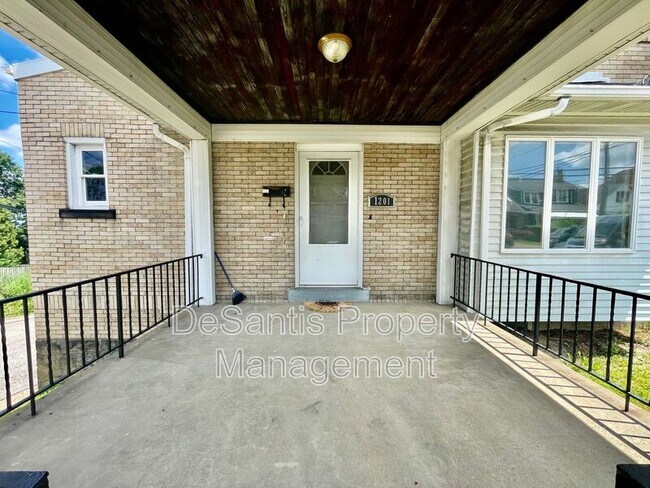 Foto del edificio - 1201 Creedmoor Ave