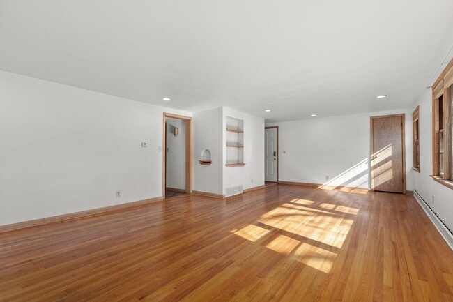 Building Photo - 703 S Locust St