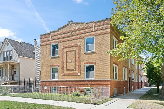 Building Photo - 2901 W Grace St