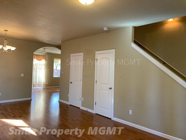 Foto del edificio - A well condition single house with NEW Carpet located on SE Portland.