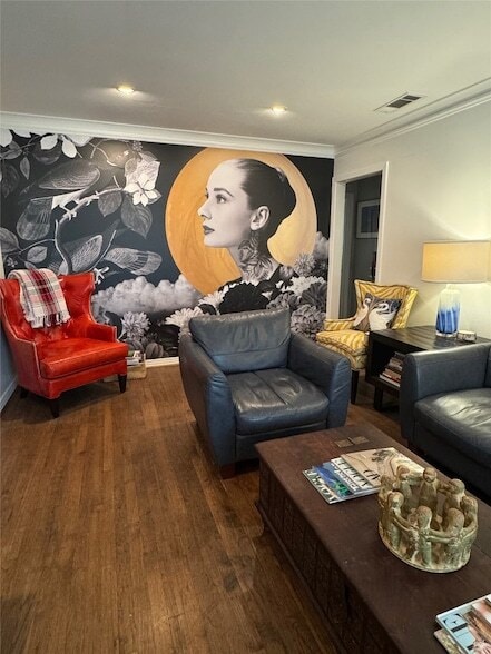 Building Photo - 8642 Daytonia Ave