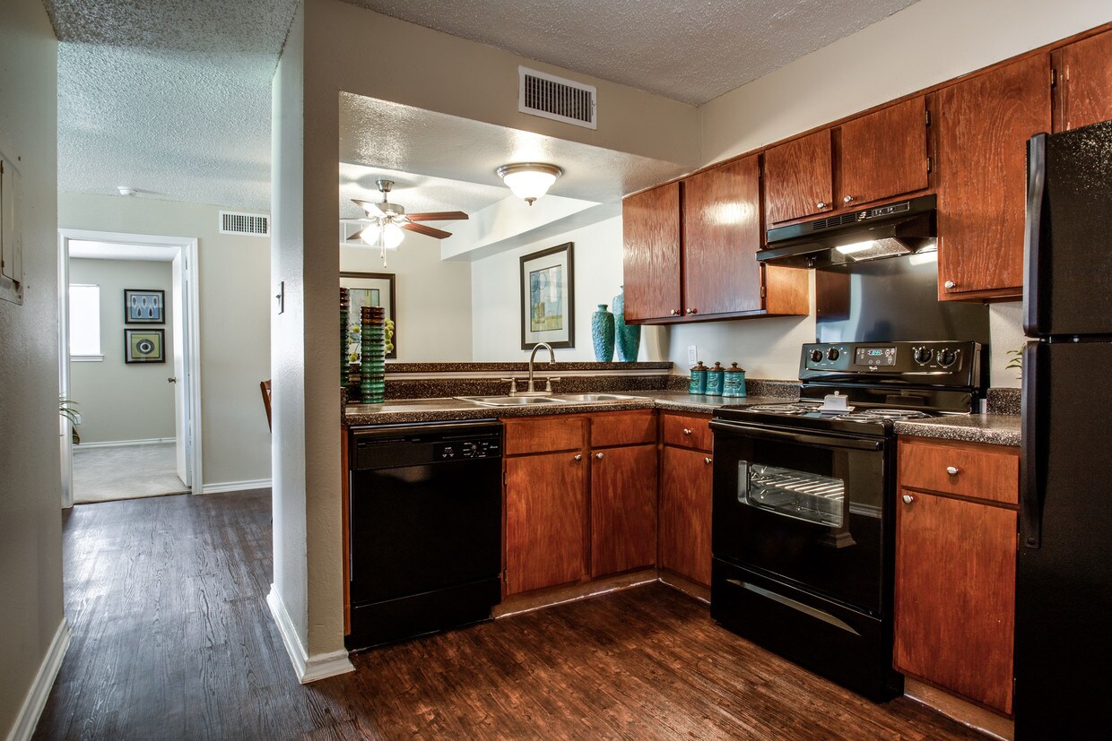 WOW! look at that kicthen - 1409 Tennis Dr