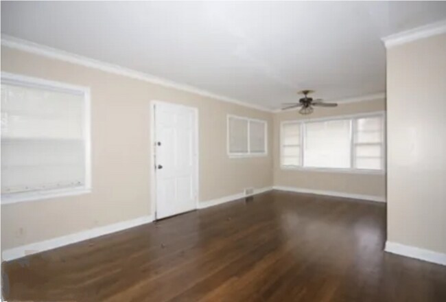 Foto del edificio - 1068 N McLean Blvd