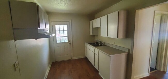 Building Photo - 2 Bedroom Duplex