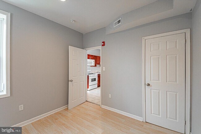Building Photo - 5102 Larchwood Ave