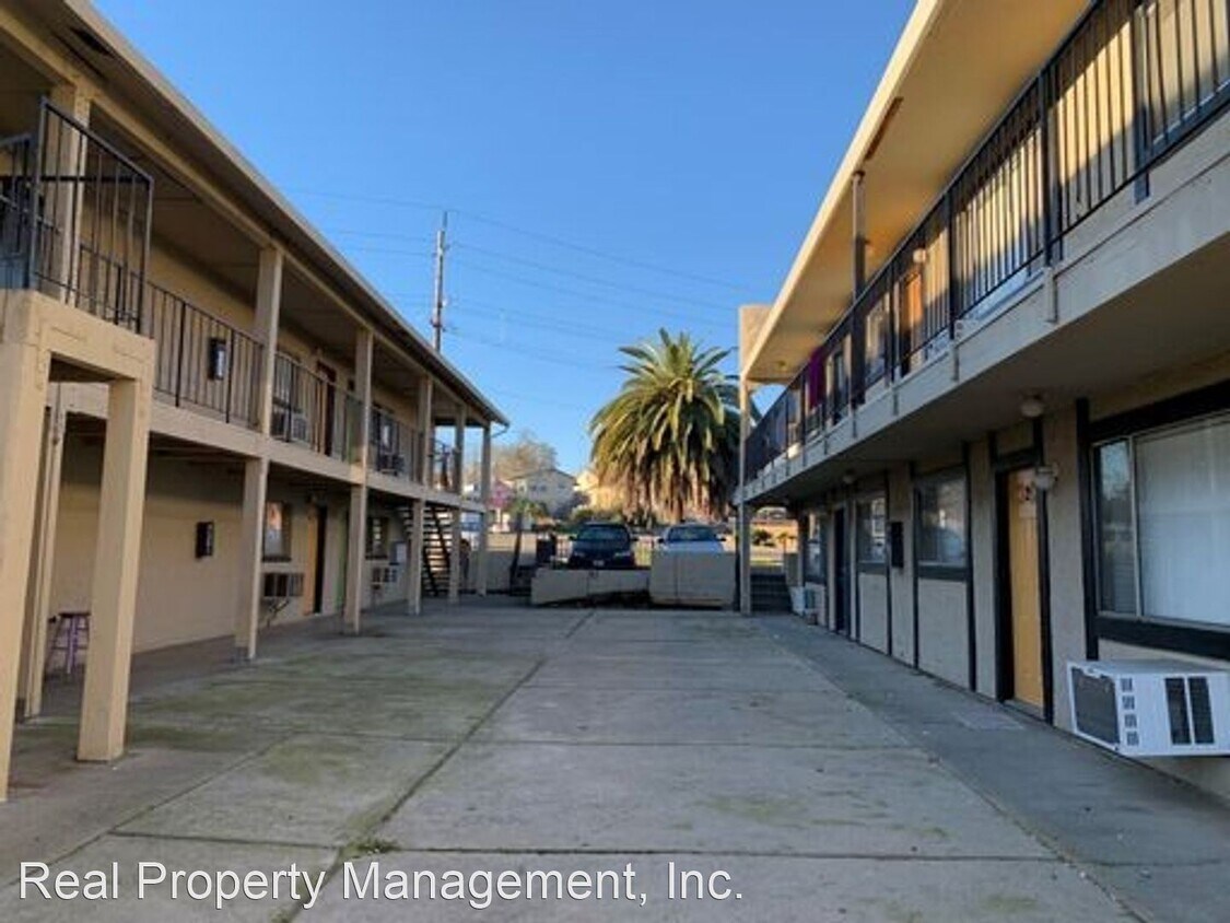 1153 West St, Redding, CA 96001 Room for Rent in Redding, CA