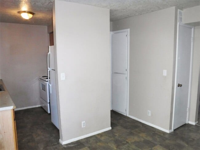 Building Photo - Orchard St Triplex