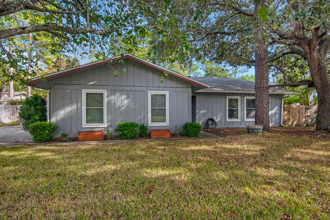 Building Photo - 1901 Palmetto Palm Cir