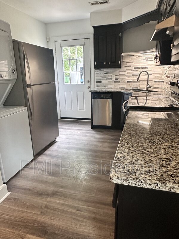 Foto del edificio - 239 E 36th St