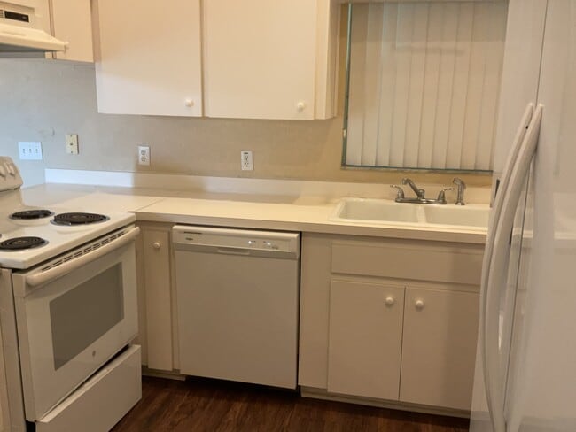 Building Photo - 152 Seven Oaks Dr