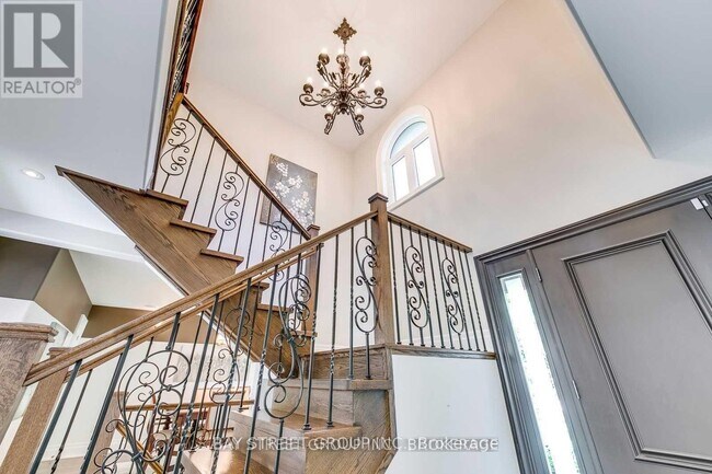 Photo du bâtiment - 1490 Oakhill Dr