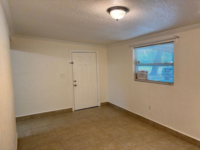 Foto del edificio - Move in ready 3 bedroom home