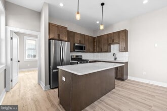 Building Photo - 400 S Conkling St