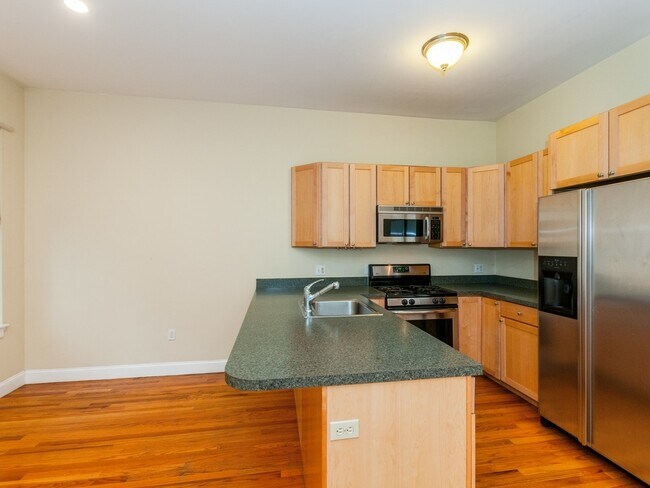 Foto del edificio - 877 Harrison Ave
