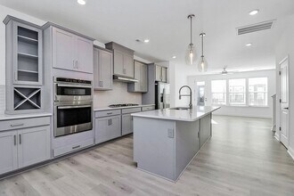 Building Photo - 707 Hoke Ln