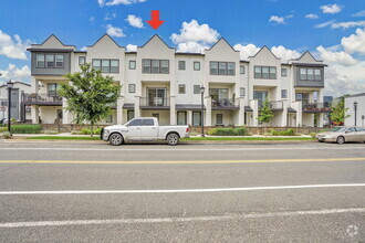 Building Photo - 8311 Parkland St