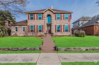 Building Photo - 773 Livingston Dr