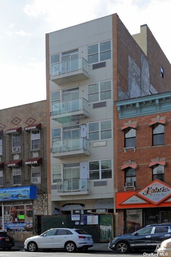 Primary Photo - 100-12 Northern Blvd