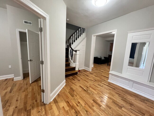 Building Photo - 5B2B house | Walking distance to Drexel University and UPenn