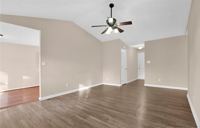 Building Photo - 1332 Oak Knolls Dr