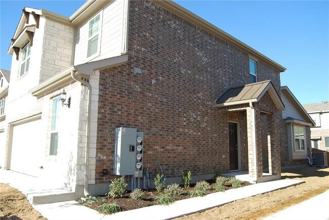 Building Photo - 811 Oakdale Ln