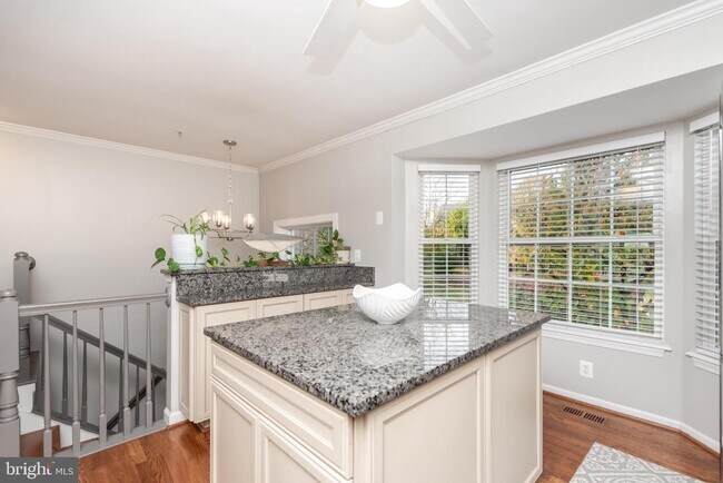 Building Photo - 1305 Sea Shell Ct