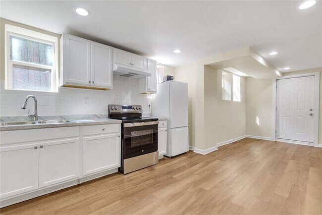 Foto del edificio - 998 Mayson Turner Rd NW