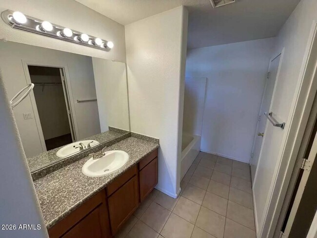 Foto del edificio - 5409 S 7th Dr