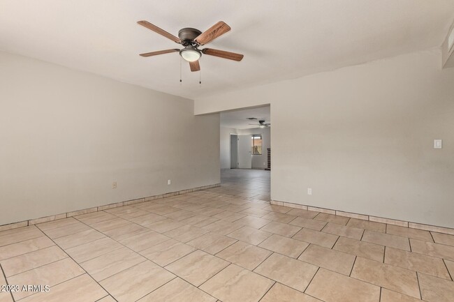 Building Photo - 5608 W John Cabot Rd