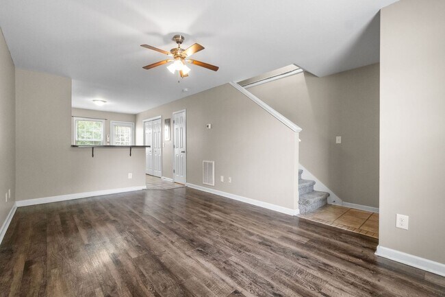 Foto del edificio - 2 Bedroom 1.5 Bathroom Townhome!!!