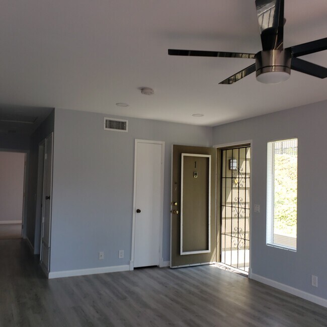 Front Living Area - 6859 Bear River Row