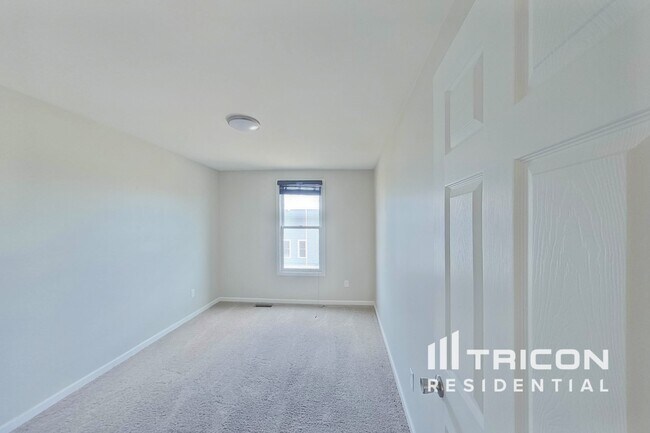 Building Photo - 6024 New Town Dr