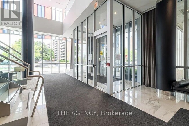 Building Photo - 9471 Yonge St