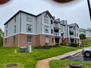 Building Photo - 203 Oak Leaf Cir