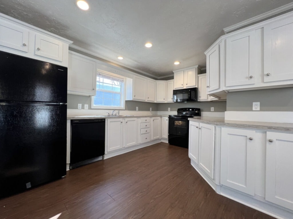 Primary Photo - 125 E Sourwood Dr