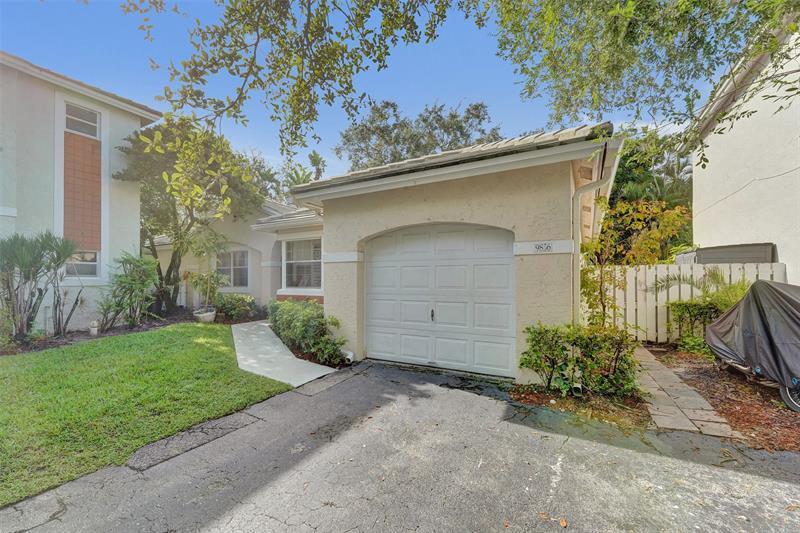 Primary Photo - 9836 NW 9th Ct