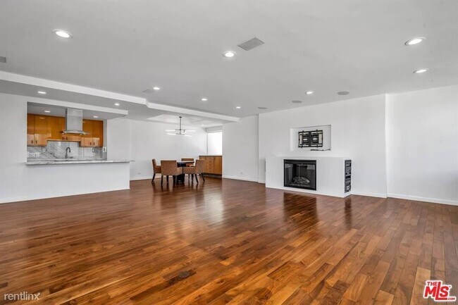 Building Photo - 2 br, 2 bath Condo - 2220 Avenue of the St...