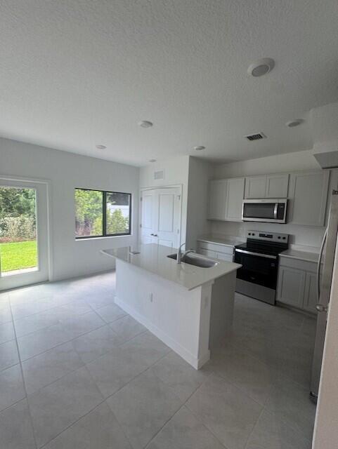 Foto del edificio - 4844 Dillon St