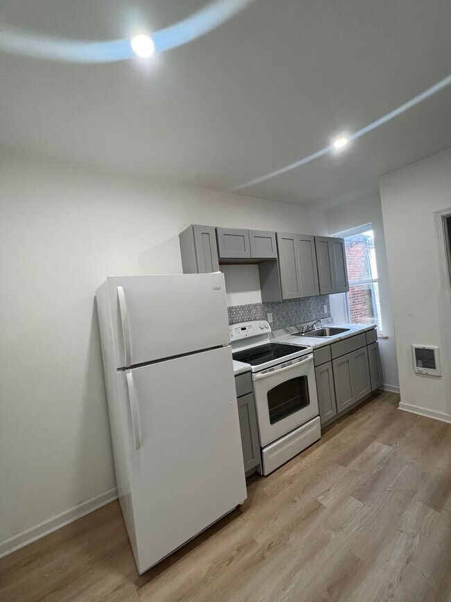 Building Photo - 3138 Weymouth St