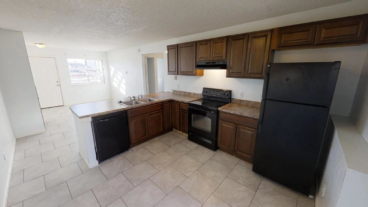 Foto principal - 915 Hathaway Dr