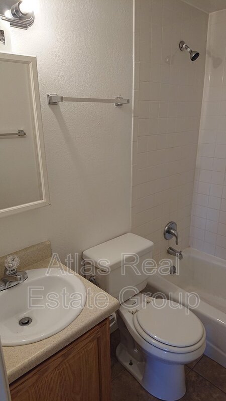 Building Photo - 960 Bishop Ct
