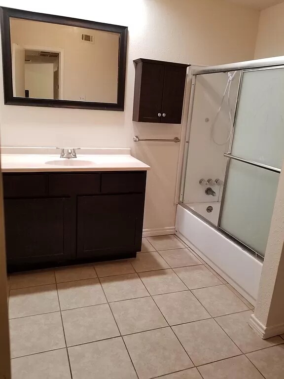 bathroom2 - 2034 Fleur De Lis Ct
