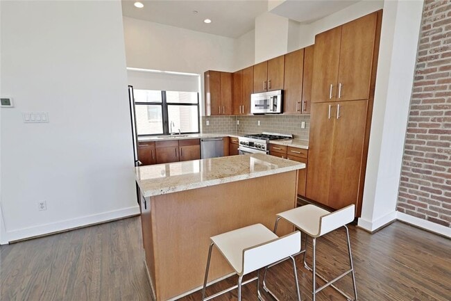Foto del edificio - 1320 Welch St